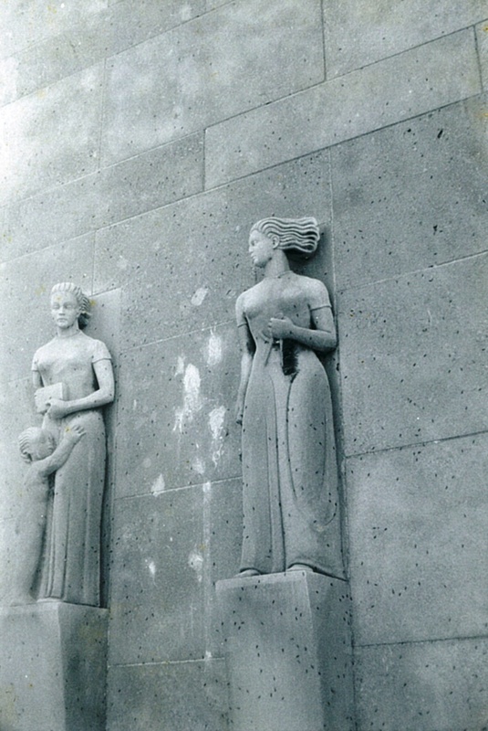 Statues on Mather's Arch