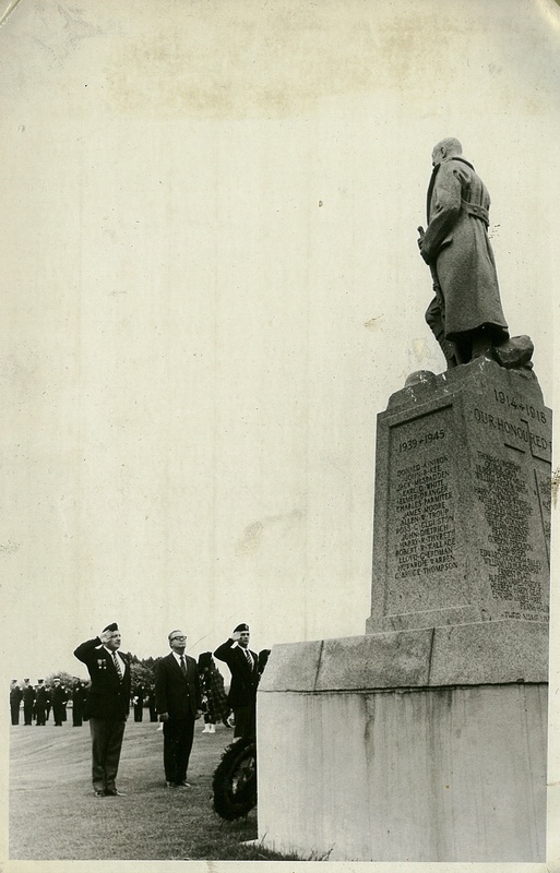 Jack Teal and Soldiers Salute World War 1 Statue