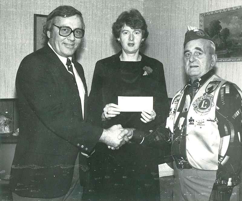 Accepts Cheque